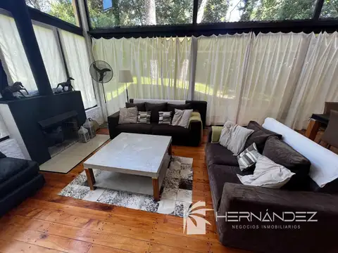 Casa 5 ambientes con 4 baños