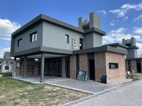 EN VENTA - CASA 2 DORMITORIOS UNIDAD 2 - TIERRA DE SUEÑOS 3