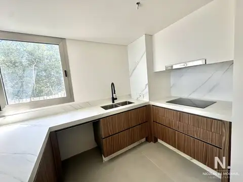 Vende departamento de 3 dormitorios en Manantiales.