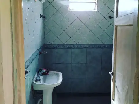 Casa 7 ambientes con 2 baños