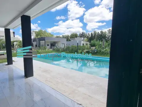 Casa 4 ambientes con 3 baños