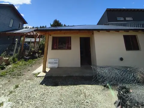 Venta Lote con Dos Departamentos en B° Abedules