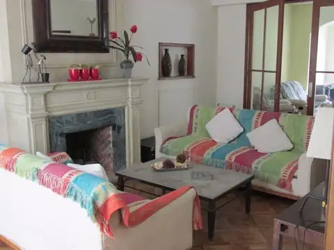 Casa en Alquiler con 1 cochera