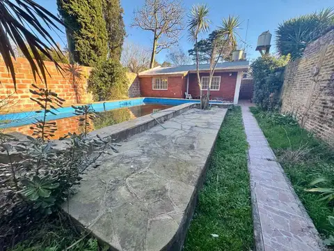 2 AMBIENTES VENTA CASA PILETA PARRILLA PARQUE