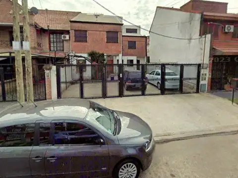 VENTA DUPLEX 3 AMB. PATIO Y COCH. VILLA ADELINA