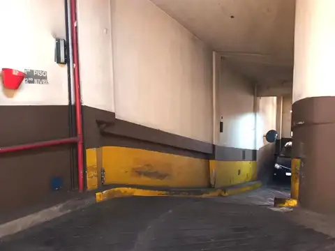 COCHERA EN VENTA. BARRIO NORTE. OPORTUNIDAD 