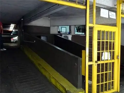 COCHERA EN VENTA. BARRIO NORTE. OPORTUNIDAD 