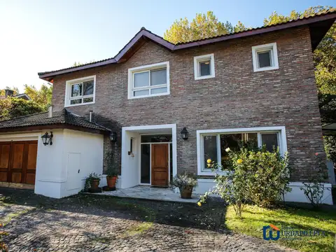 Casa 7 ambientes con 5 baños