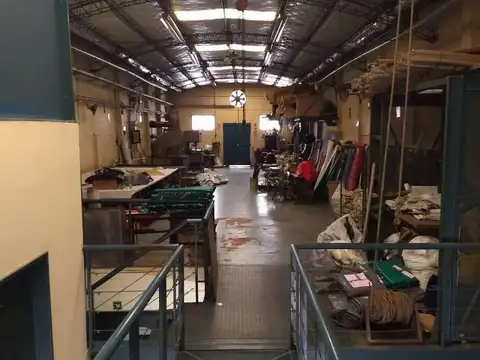 Galpon en Venta 42  mts Fondo