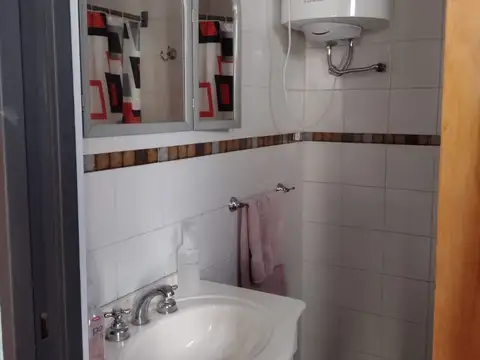 Local al frente sobre avenida