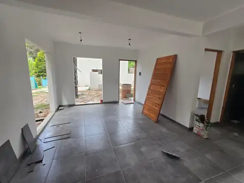 Casa 4 ambientes con 2 baños