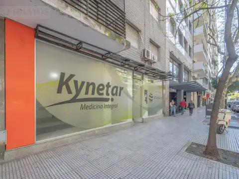 Excelente Local en Av. Pueyrredón