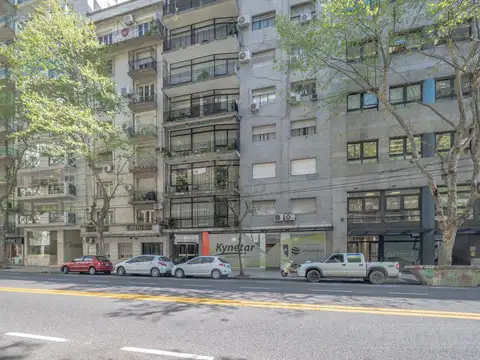 Av. Pueyrredón al 2400