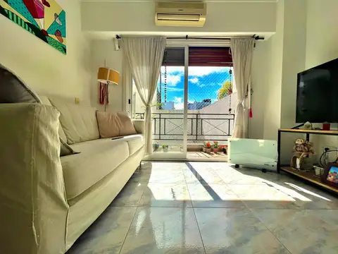 Muy buen Dos Ambientes con cochera