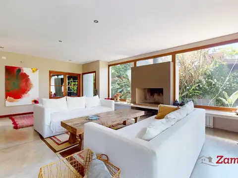 Casa en Venta con 3 cocheras