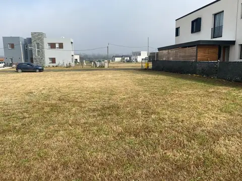 VENTA LOTE AL AGUA EN BARRIO EL ENSUEÑO 600 M2