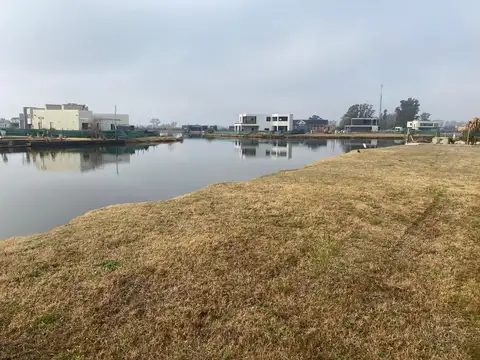 VENTA LOTE AL AGUA EN BARRIO EL ENSUEÑO 600 M2
