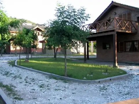 Bellisimo complejo de importantes cabañas con pileta y quincho, además tienen vista a las sierras