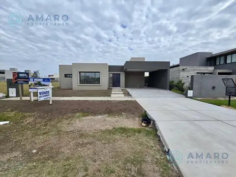 VENTA · CASA · 3 DORMITORIOS · A ESTRENAR ·  ESCRITORIO· PISCINA  · DON MATEO