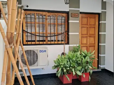 impecable triplex con cochera, patio y excelente ubicacion!