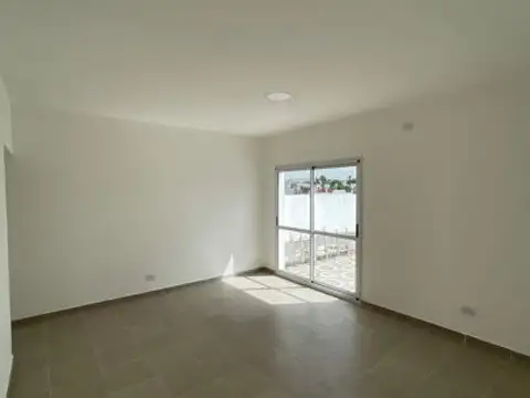 Ph 3 ambientes en alquiler , plena zona comercial Villa Lugano