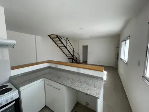 Ph 3 ambientes en alquiler , plena zona comercial Villa Lugano
