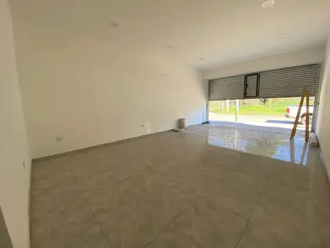 LOCAL ANTEESQUINA A ESTRENAR