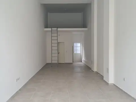 Local en Venta Via Púb.