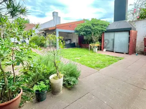 Casa 5 ambientes con 1 baño
