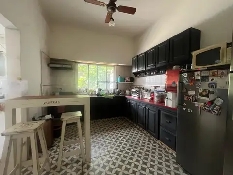 VENTA PH 4 AMBIENTES CASTELAR CON JARDIN Y QUINCHO