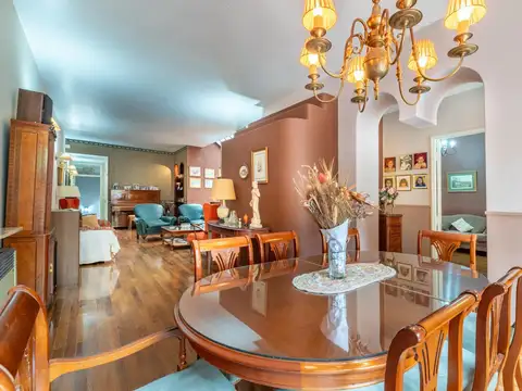 Casa en Venta con 3 cocheras