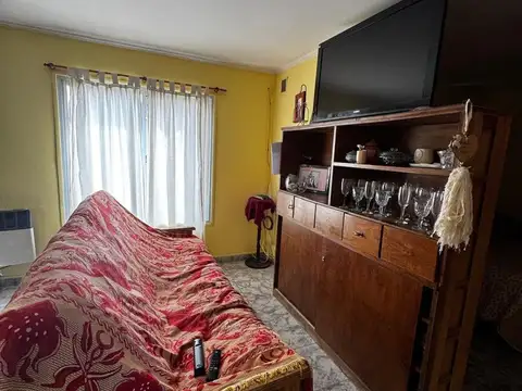 Casa 7 ambientes con 1 baño