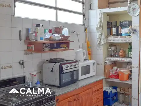 Casa 6 ambientes con 2 baños
