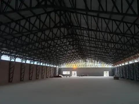 Predio 5 Has con galpon 2000 m2 y oficinas 300 m2 - Neuquén