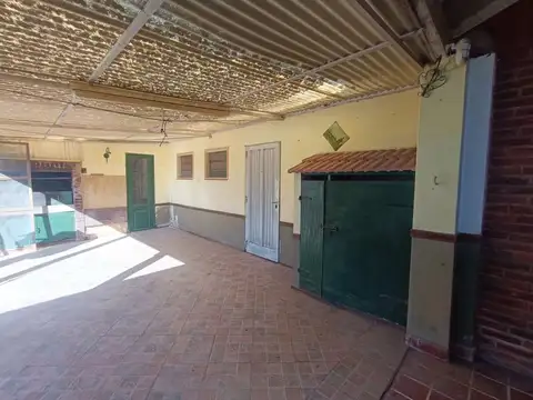 Casa 5 ambientes con 1 baño