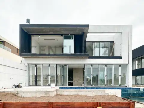 ESPECTACULAR CASA EN VENTA EN EL YACHT