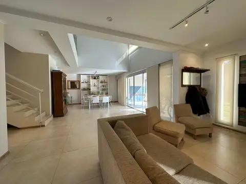 Casa - Barrio Parque Leloir