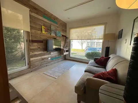 Casa en Venta en Barrio Parque Leloir, USD 320.000