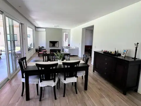 Casa 6 ambientes con 5 baños