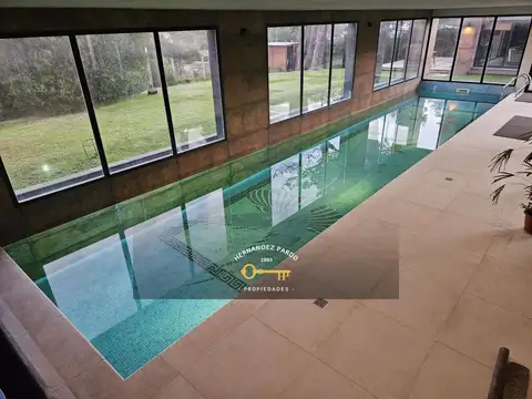 Casa en Venta con 3 cocheras