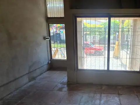 Local en Jose León Suarez