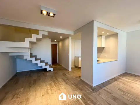 Sarmiento y Mendoza - Amplio Dpto de 2 Dormitorios. Posibilidad cochera.