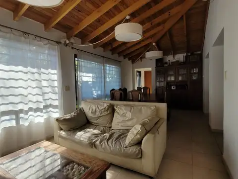 Casa en Venta con 3 cocheras