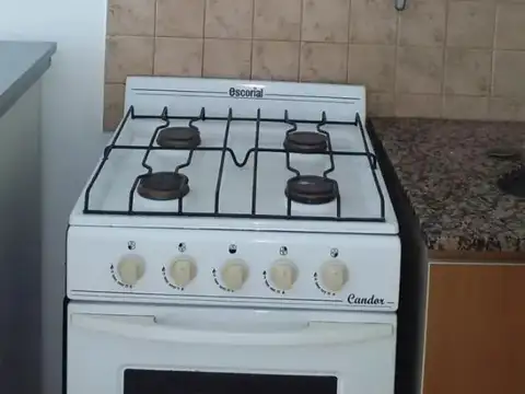 VENTA DE EXCELENTE DEPTO. 2 AMBIENTES CON BALCÓN Y LAVADERO