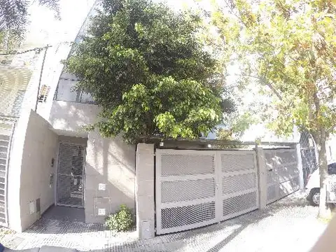 VENTA DE EXCELENTE DEPTO. 2 AMBIENTES CON BALCÓN Y LAVADERO