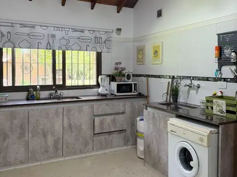 Casa 4 ambientes con 3 baños