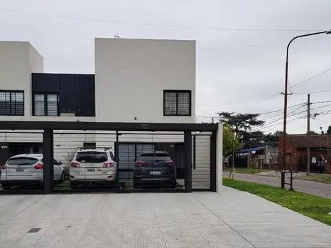 Depto Tipo Casa en Venta de 4 ambientes