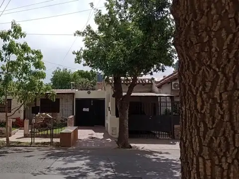 Complejo de 3 Casas en calle San Miguel Las Heras