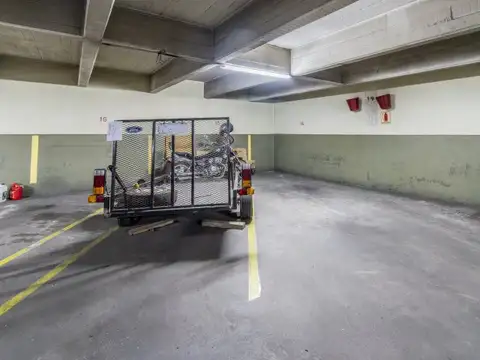 Venta Cochera Cubierta en San Nicolas