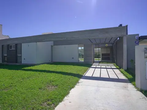 Casa 5 ambientes con 2 baños